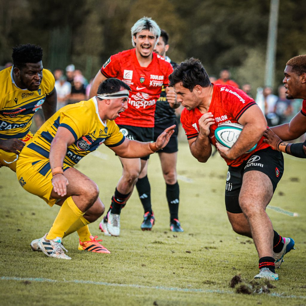 Photo: RCT Clermont et Toulon se séparent sur un match nul 28-28 à Issoire