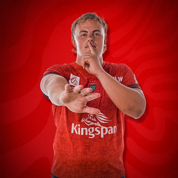 GIL_CELEBRATION_Rouge